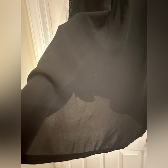 Tahari lace sleeve dress shirt. - Picture 5 of 6